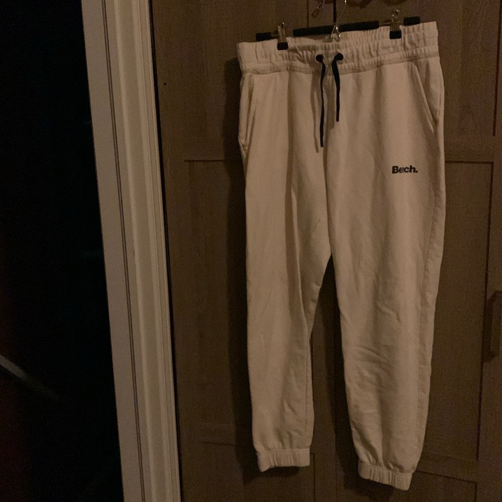 White, Bench joggers